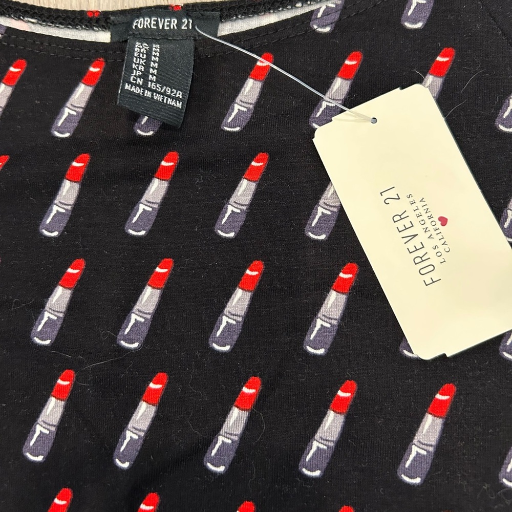 Forever 21 off the shoulder lipstick print top shirt medium new with tags